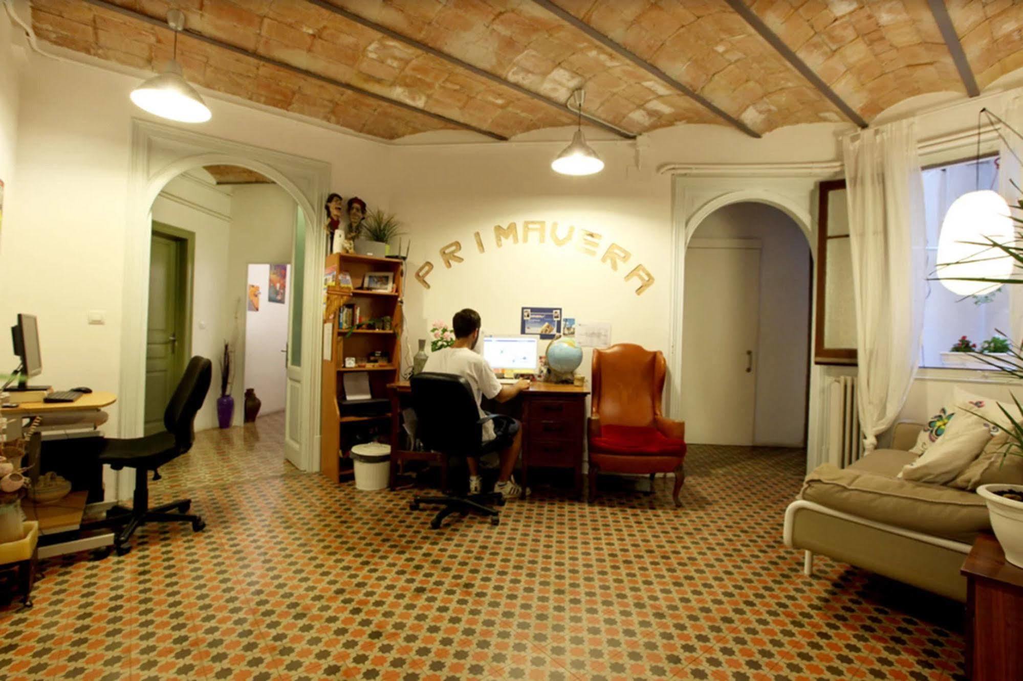 Primavera Hostel *